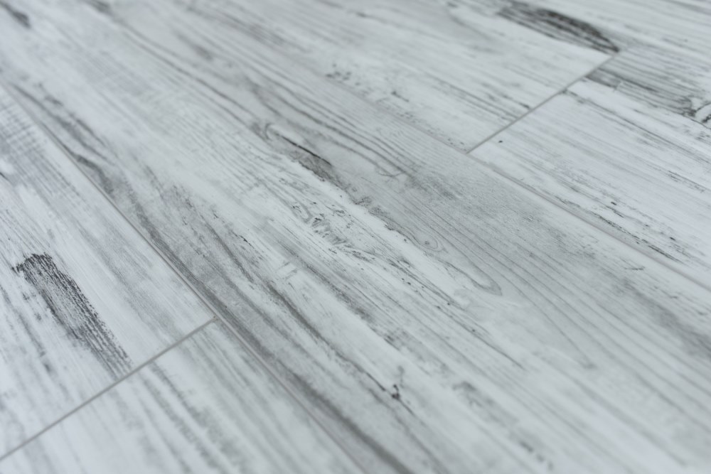 Замковая ПВХ плитка "Art Tile" Берёза Божоле (1220*152*5 мм) — купить в Нерюнгри