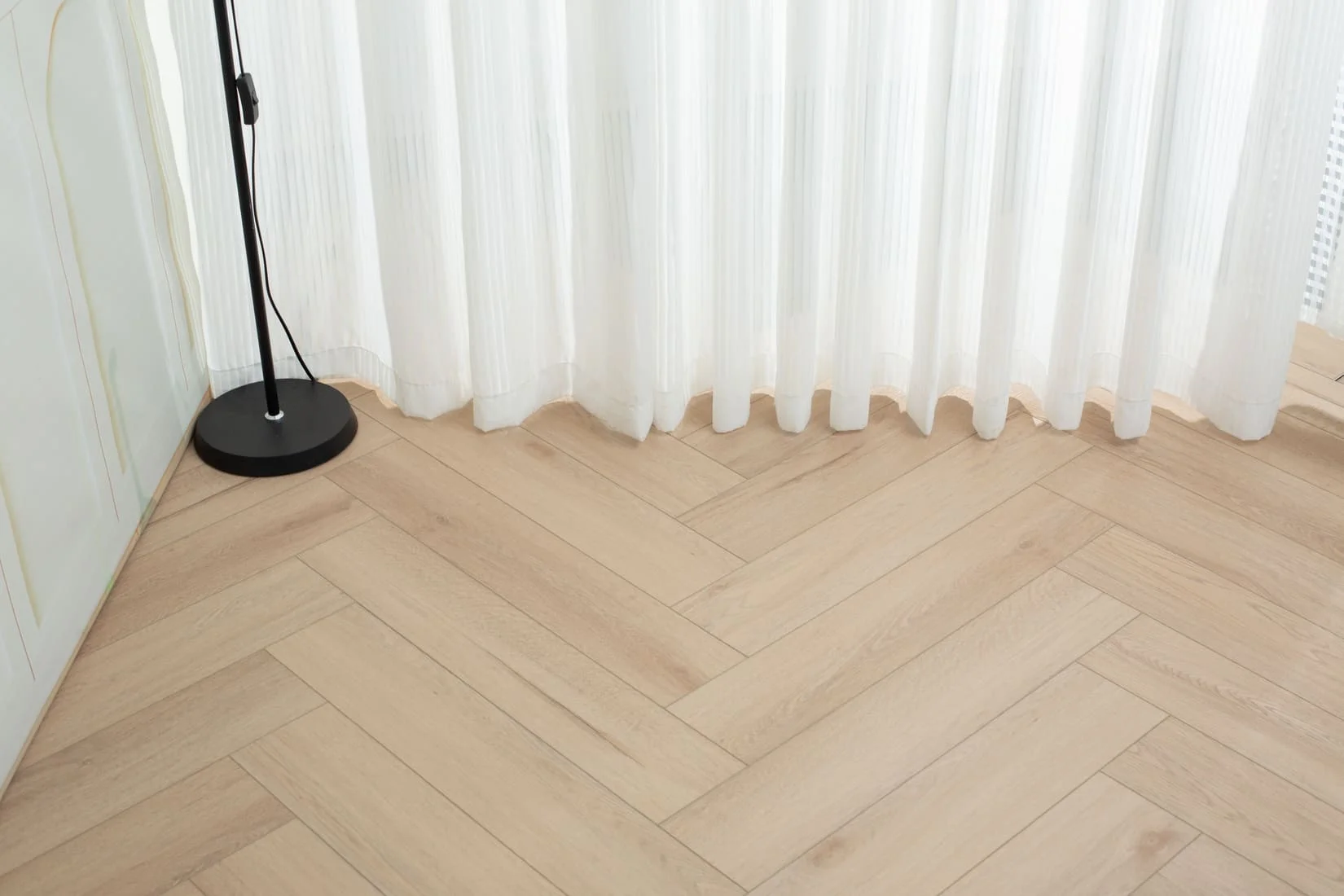 Плитка SPC "OneFloor" 3032 А,В  ЁЛКА (640*128*4 мм) — купить в Нерюнгри