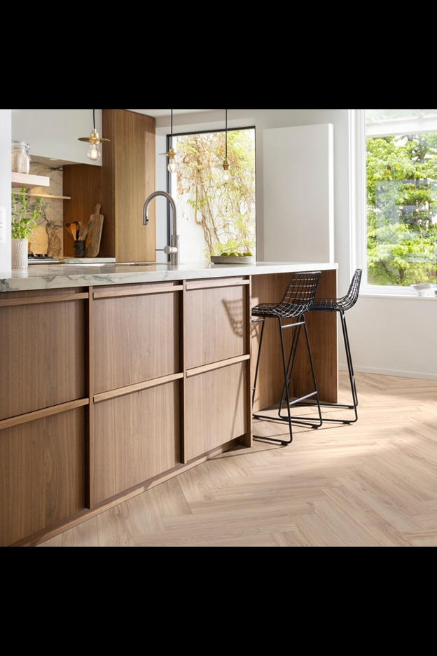 Замковая ПВХ плитка Blackjack Oak 22210 (630*126*6 мм) — купить в Нерюнгри