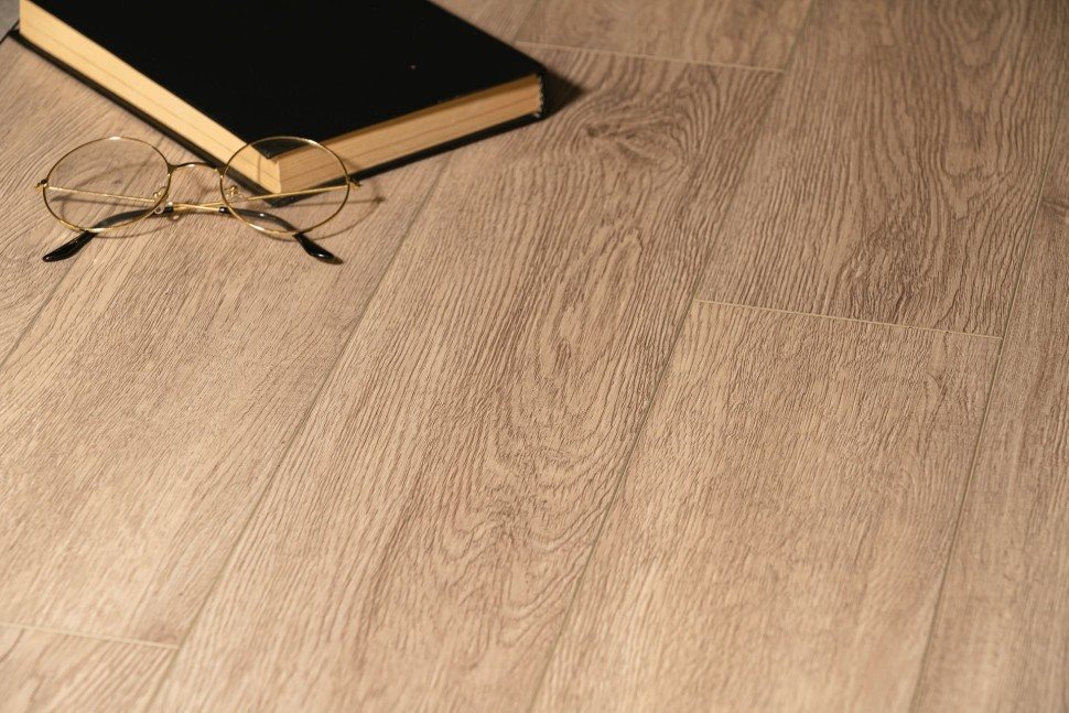 Виниловый ламинат "Bonkeel" Style Дуб Гарднер (1200*125*4 мм) — купить в Нерюнгри